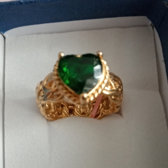 EMERALD GOLD RING NWT - Picture 1 of 4